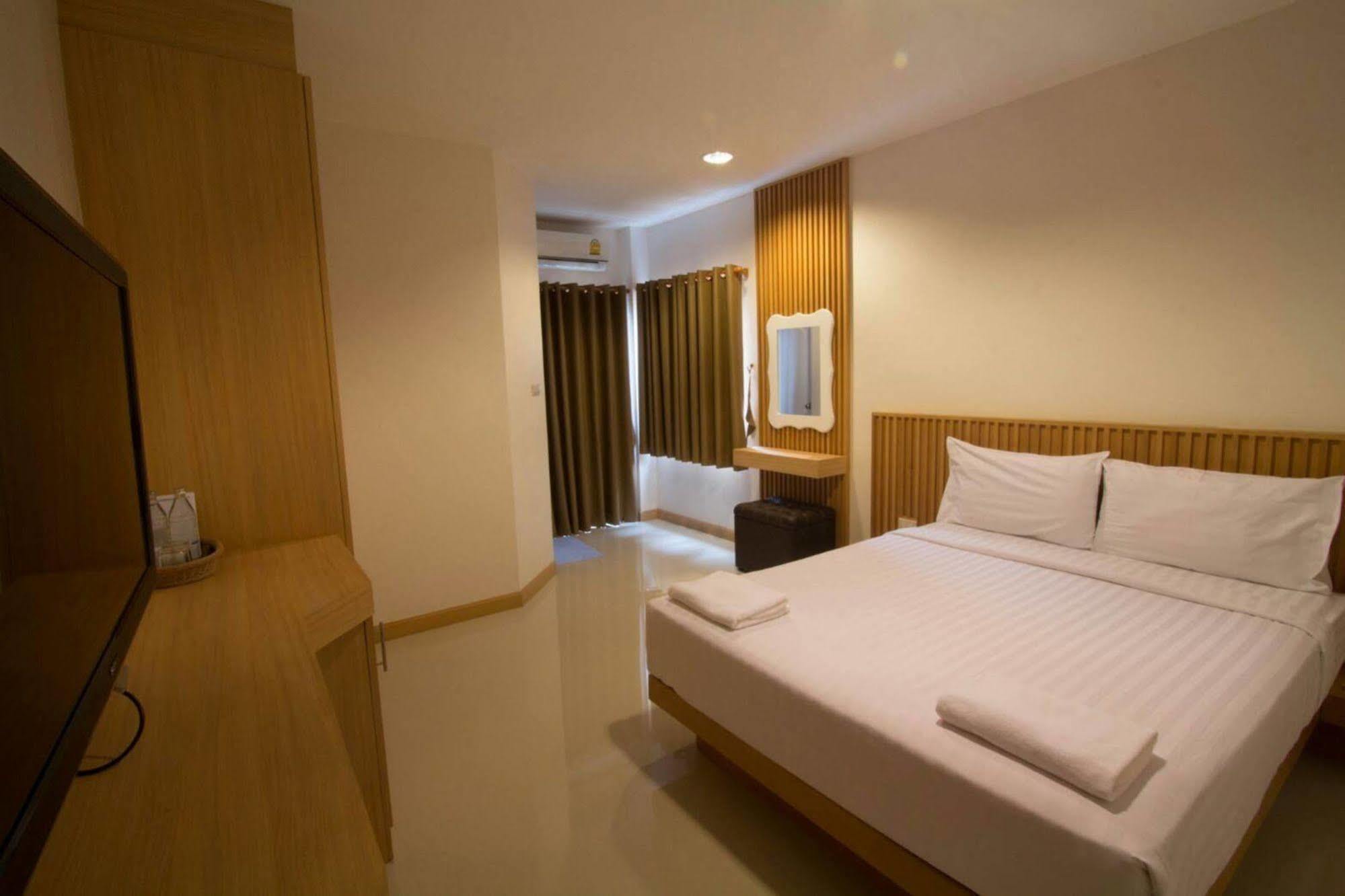 Fortune Surin Hotel Exterior photo